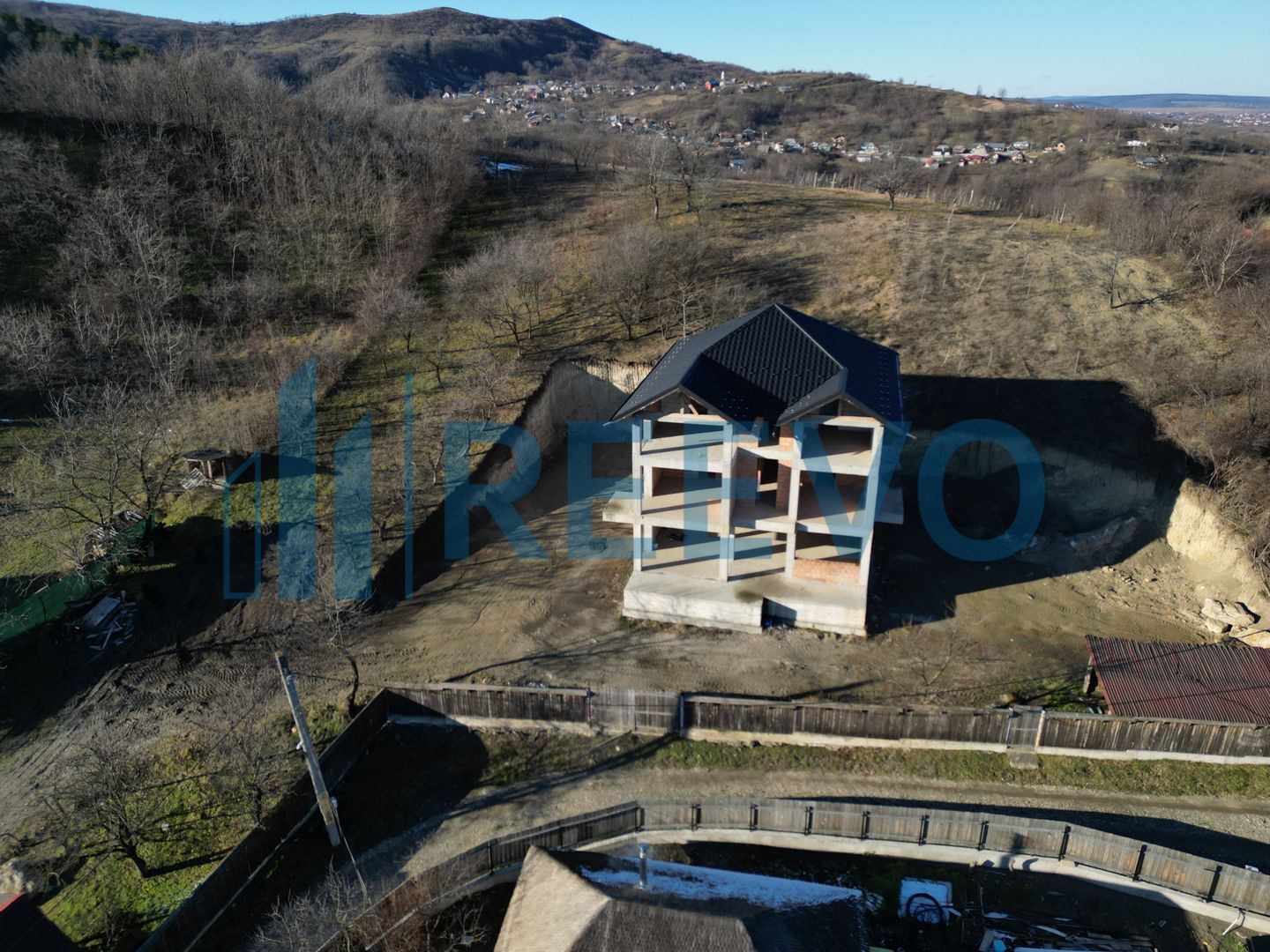 Pensiune/Vilă la roșu P+E+M în Sărata - Poză 3