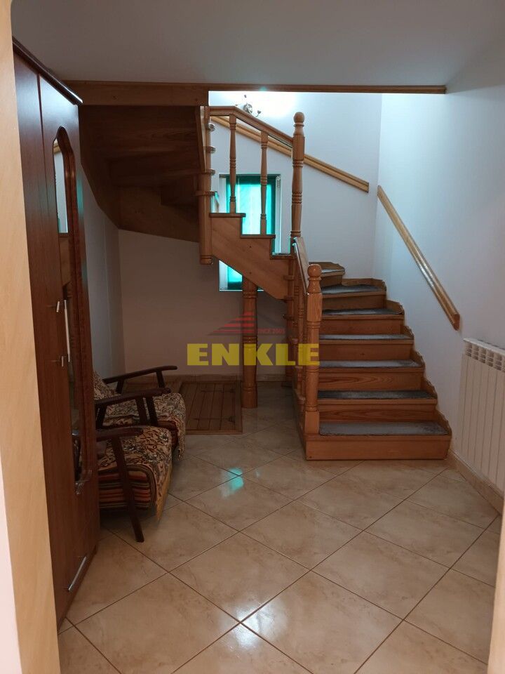 Vila 240 mp , situata la Ciusmea, pret 190000 euro neg - Poză 2