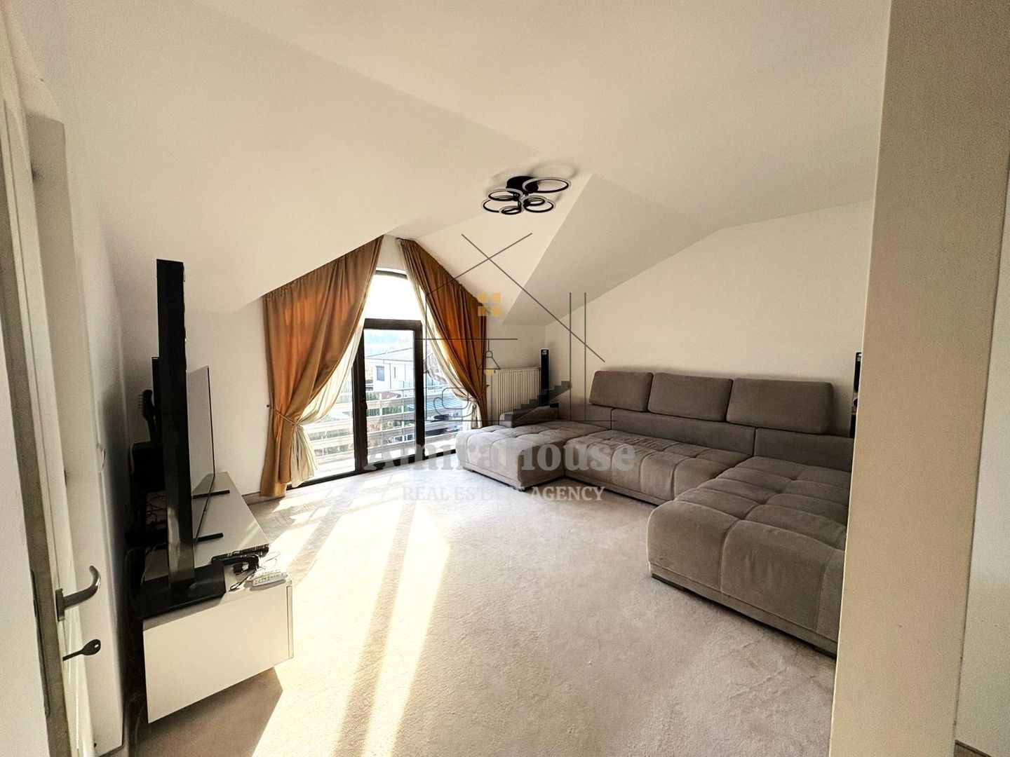 Duplex/unitate locativa, finisat, mobilat, teren 180 mp, Europa - Poză 21