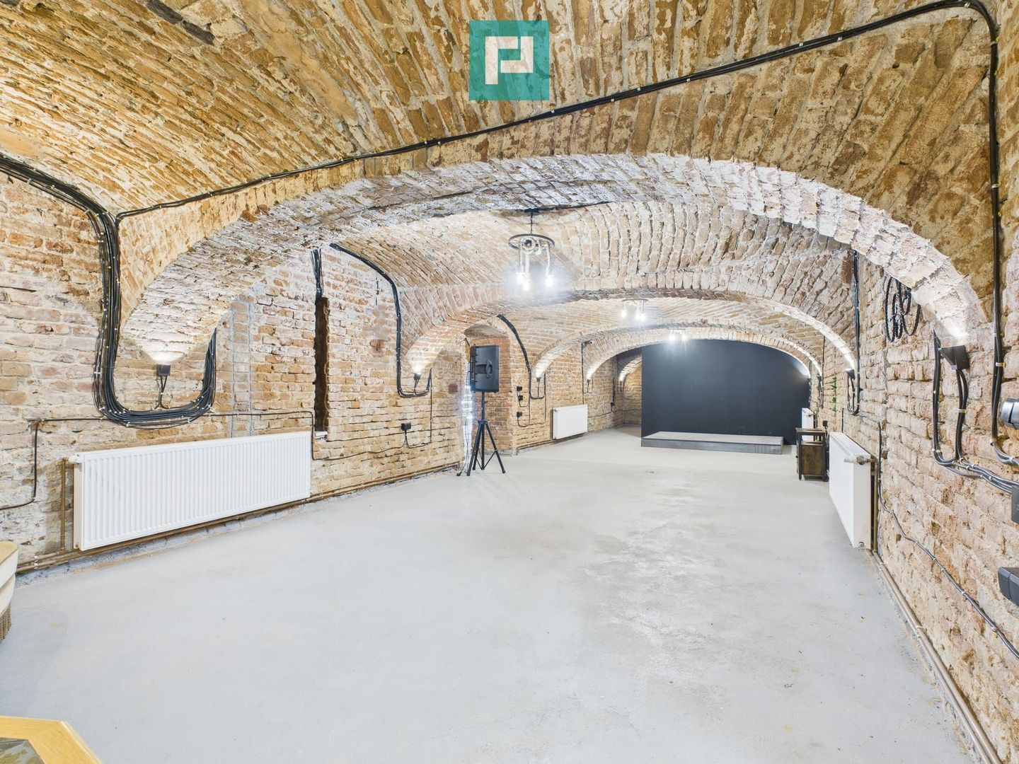 Eleganță subterană - pivniță exclusivistă Arad - Poză 42