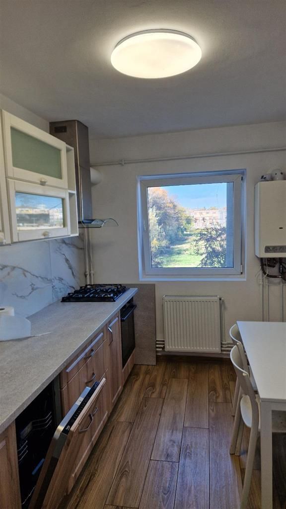 Etaj 1 4 camere  Complexul Studentesc-aproape de Sala Olimpia - Poză 3