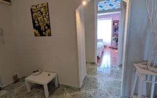 Calitate și spațiu: elegant, 90 mp, 1989, centrală proprie, parcare, priveliște - Poză 11