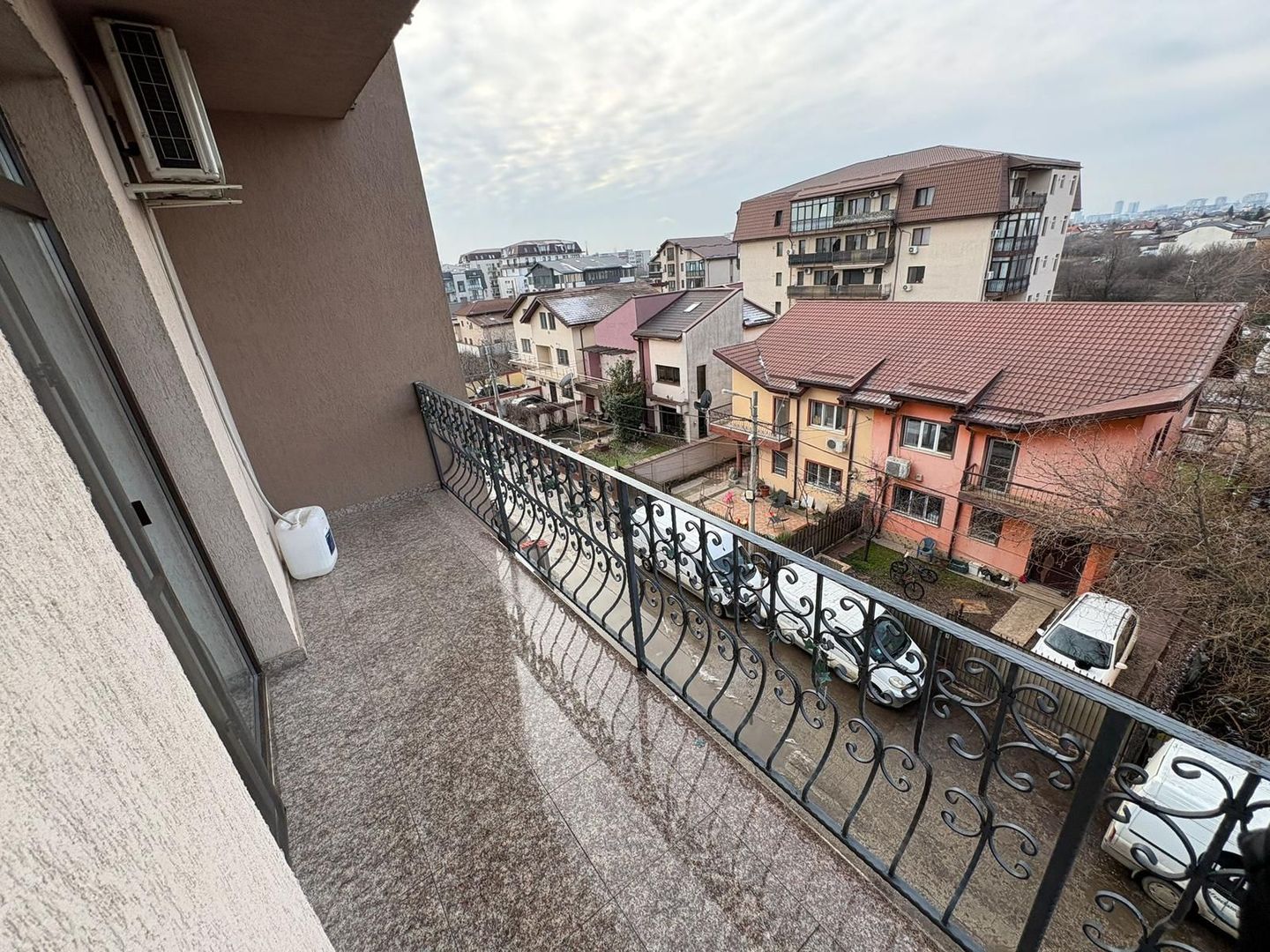 GARSONIERA - PARCARE INCLUSA, BUCATARIE INCHISA, CENTRALA PROPRIE - Poză 5