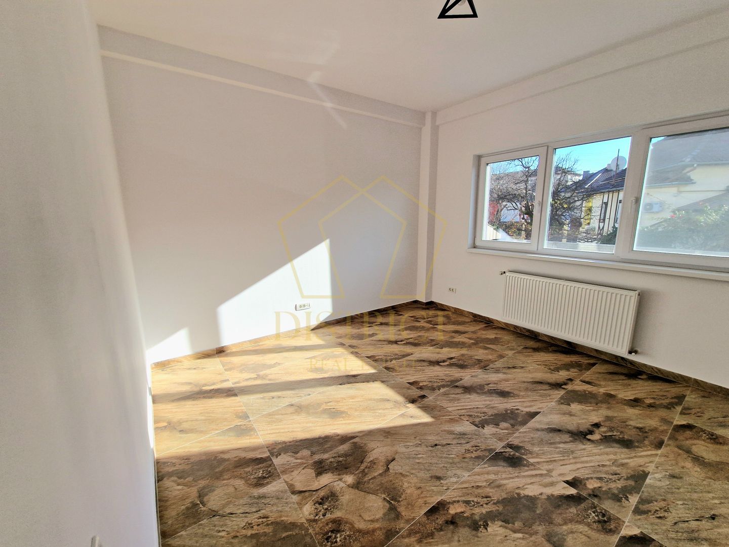 Spatiu birouri cladire noua cu 2 incaperi spatioase I Complexul Studentesc - Poză 2