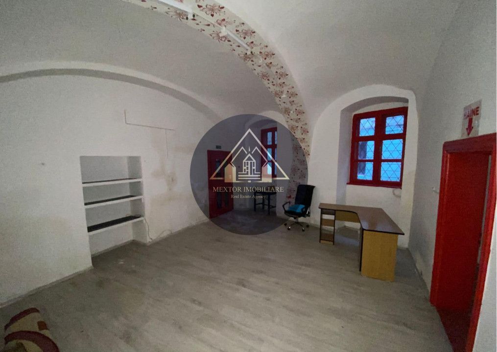 Pret redus!! Spatiu comercial de INCHIRIAT in Centru - Poză 3