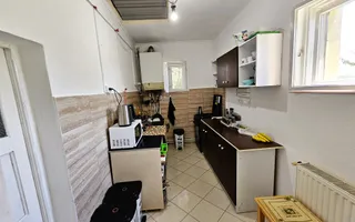 Casa renovata, 2 corpuri de cladire + anexe, 1331 mp teren, Paclisa - Poză 14