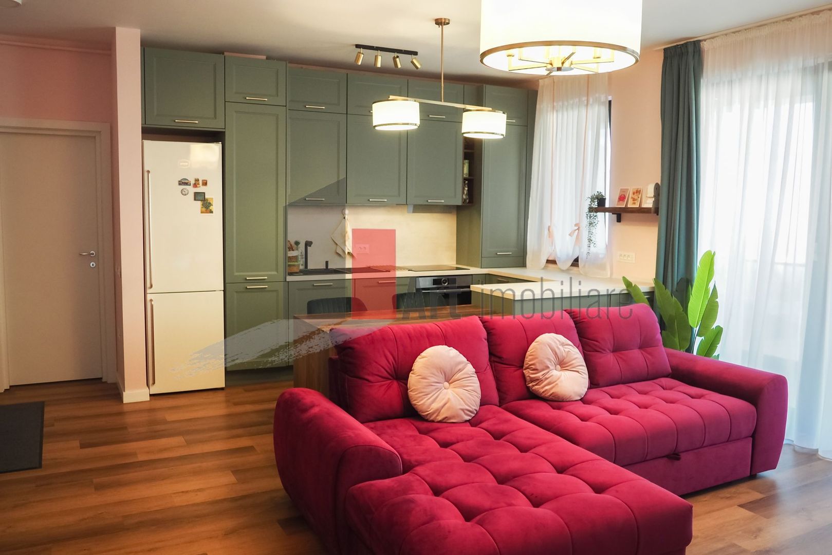 Apartament splendid, zonă centrală, cu loc de parcare în subteran inclus - Poză 1