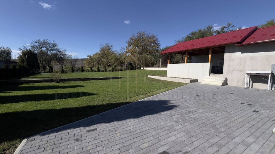 Casa de vanzare la 13 km de Onesti - Poză 3