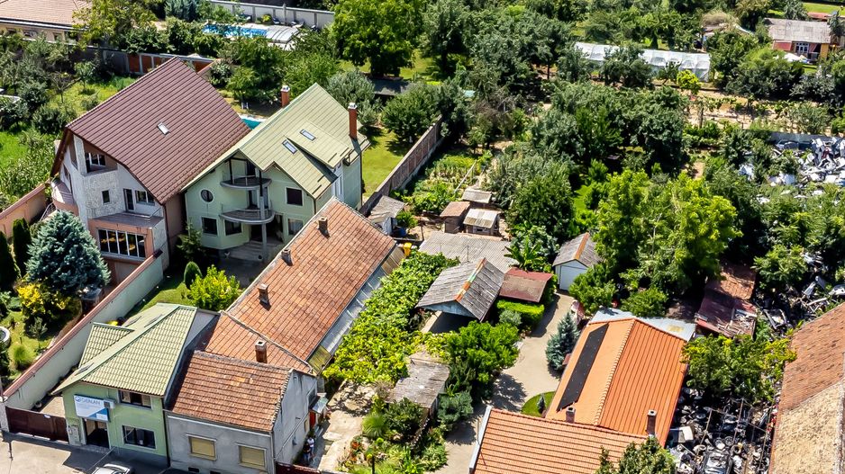 PRET NOU!!! Casa in Parneava - Poză 1