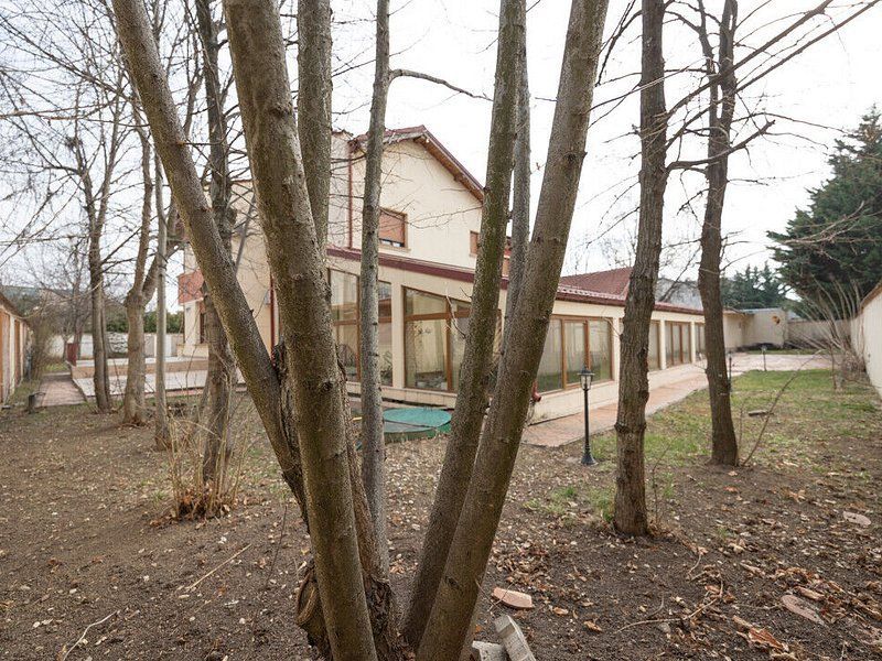 Vila cu 750 mp utili si teren de 1.480 mp in Erou Iancu Nicolae - Poză 10