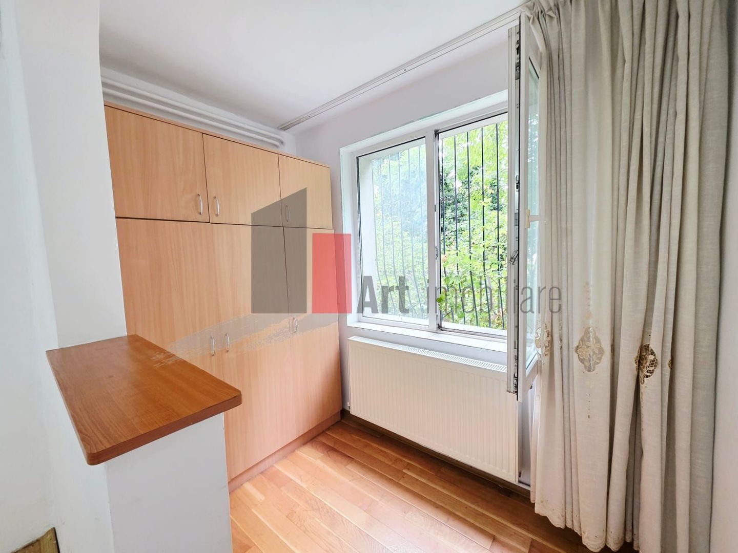 Apartament spațios cu 4 camere Crangasi - Poză 9