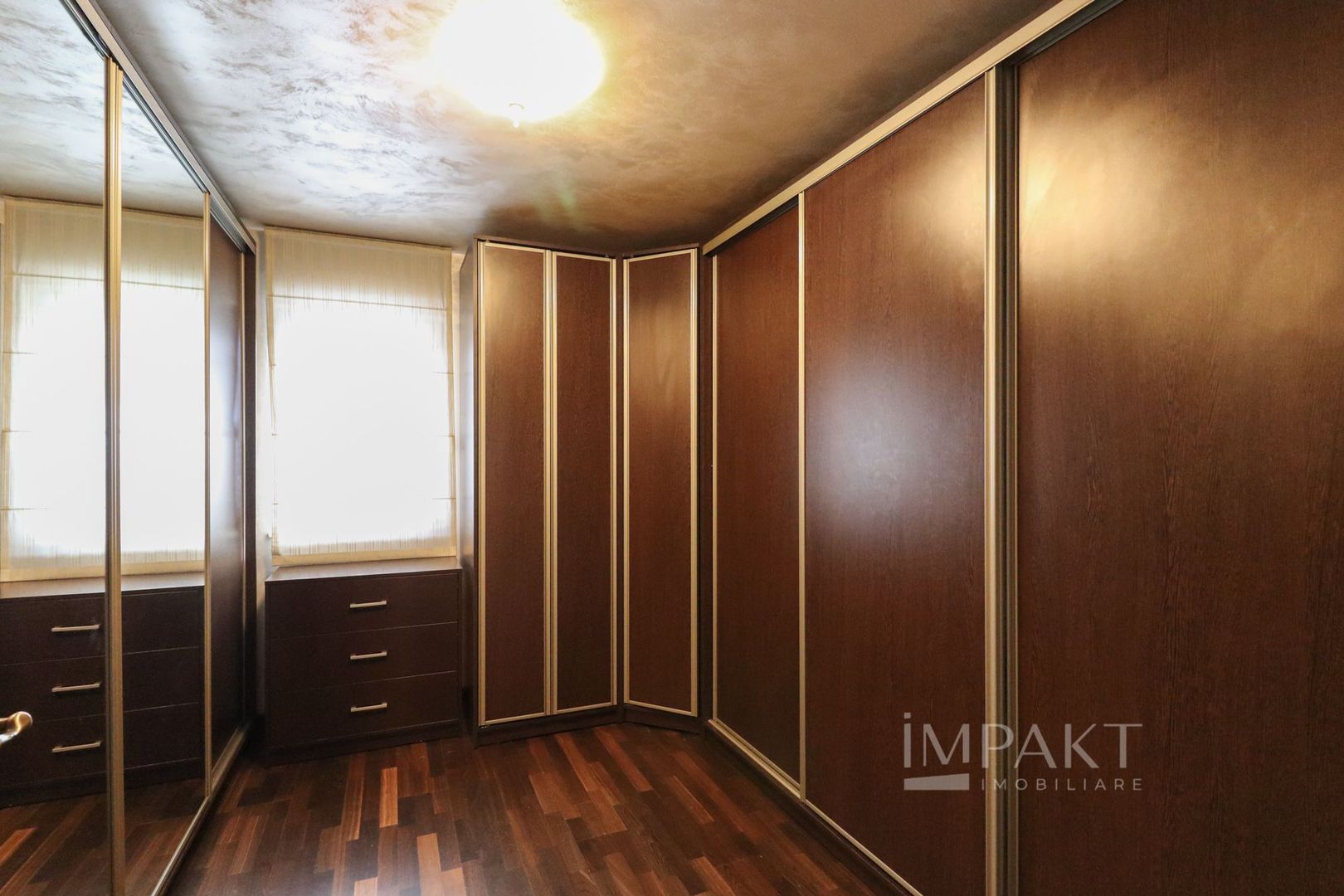 Casa deosebita cu teren de 900mp in cartierul Faget - Poză 14