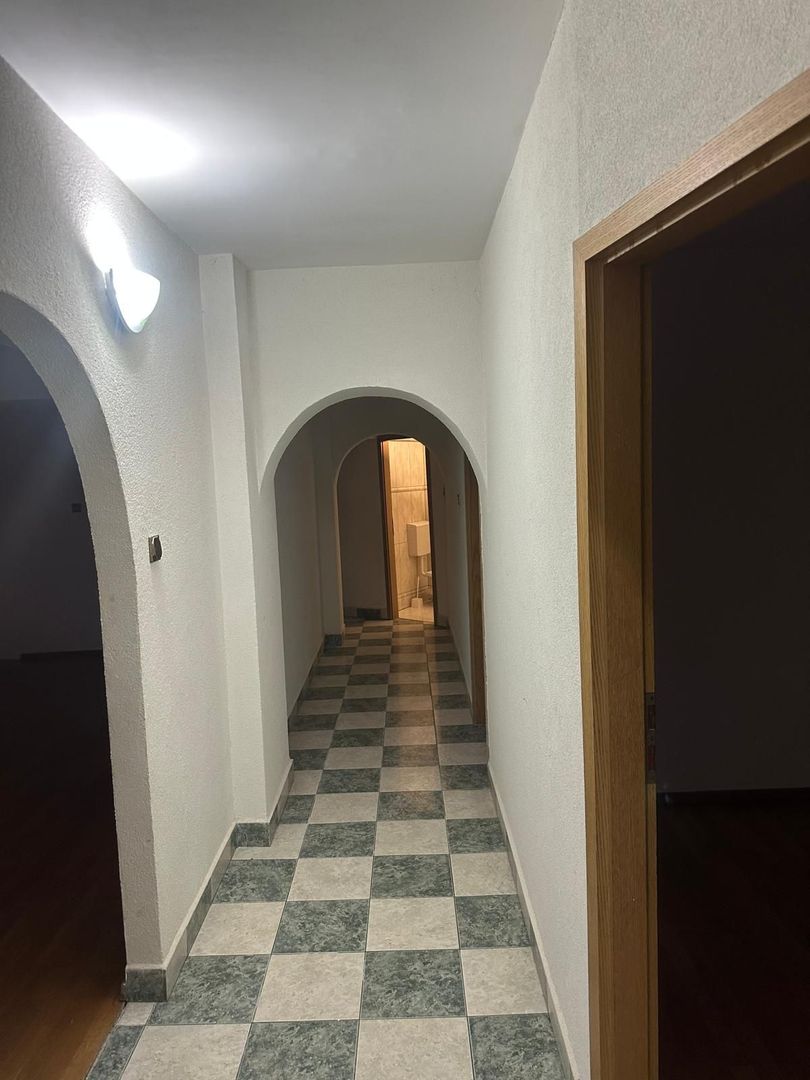 ageuropa.ro vinde apt. cu 4 cam. RENOVAT, 106mp, etaj 1 în zona SOARELUI. - Poză 9