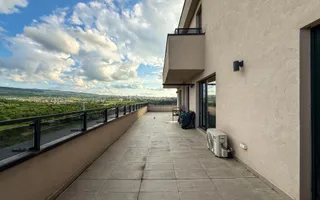 Apartament cu 3 camere, terasa 70mp, vedere panoramica - Poză 13