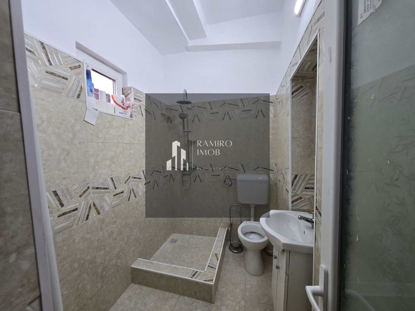 Casa renovata 105mp utili si curte libera 45mp -Eroii Revolutiei - Poză 12