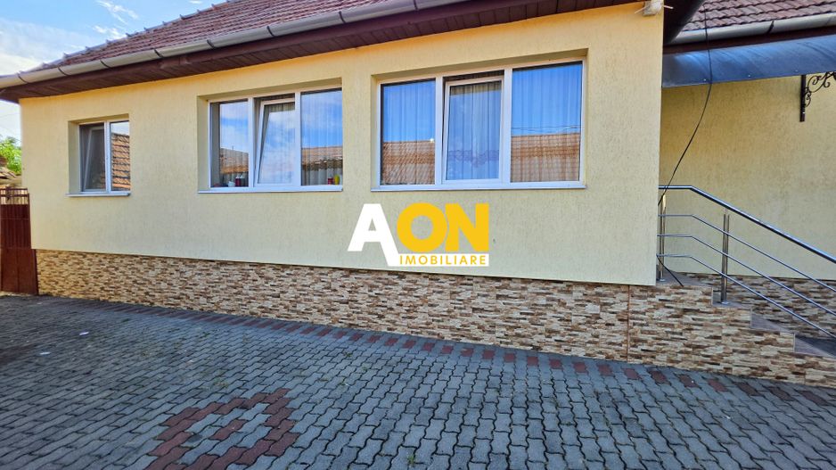 Casa cu 2 camere + anexe, toate utilitatile, 295 mp teren, zona Centru - Poză 2