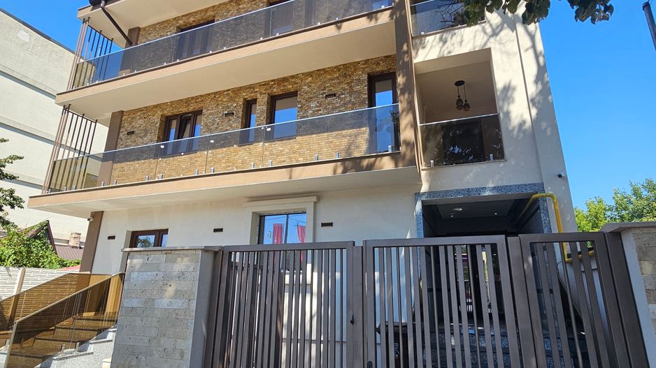 Garsonieră bloc deosebit Damaroaia - Poză 1