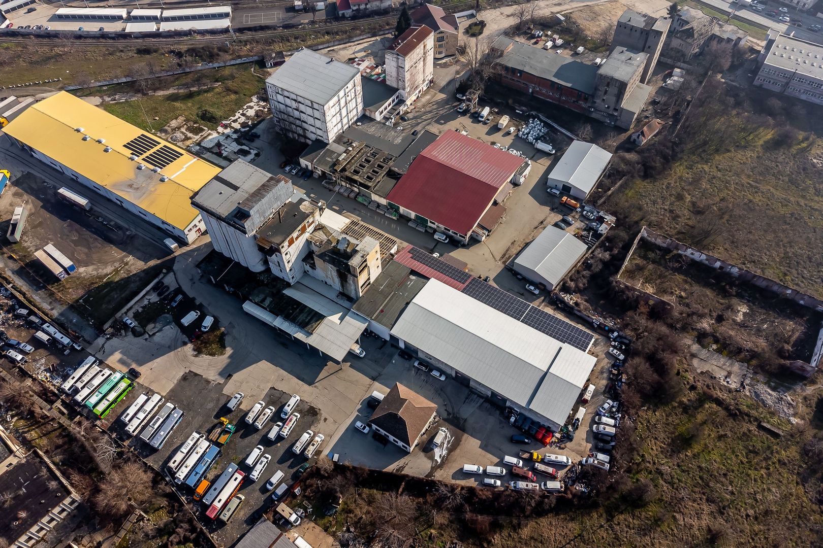 Platforma industriala 3552 mp hale beton si 9883 mp teren - Poză 1