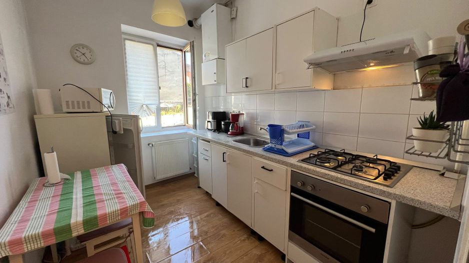 Apartament de inchiriat-2 camere,cu bai proprii,centrul orasului - Poză 1