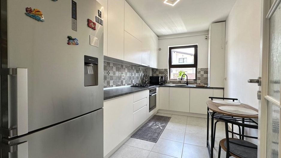 Vindem apartament  complet mobilat modern cu 2 bai zona Ghimbav - Poză 11