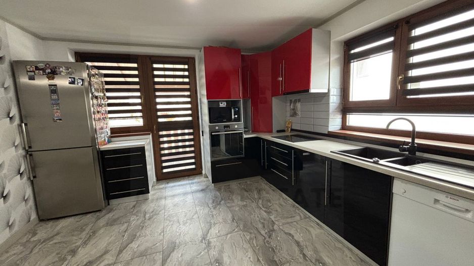 Casa la cheie 5 camere 250 mp curte libera 4 bai P+1+M Arhitectilor - Poză 10