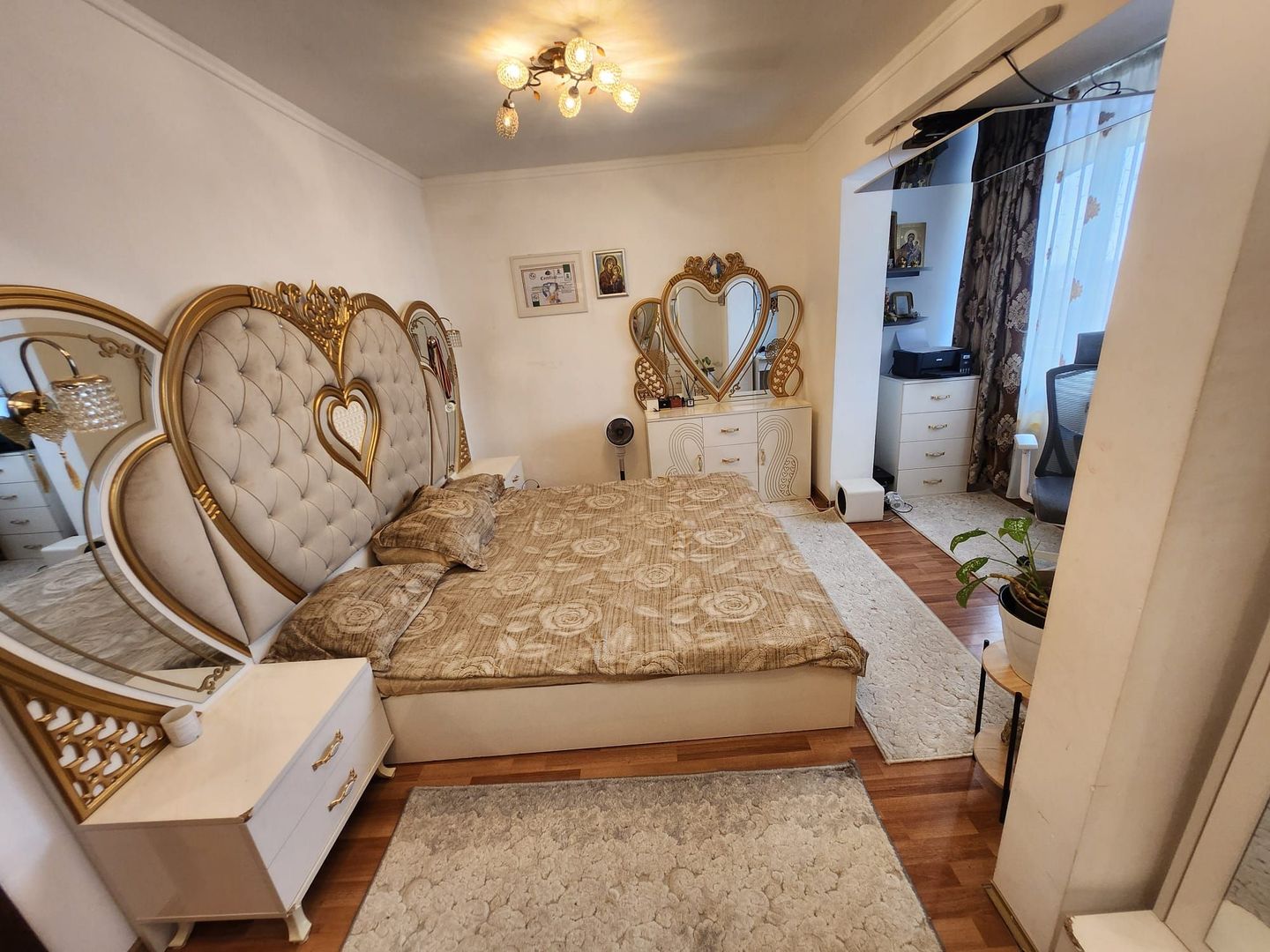 vand apartament 3 camere, etaj 2 , zona Alunis - Poză 1