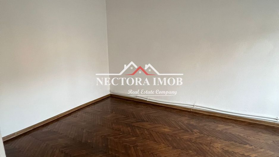 NECTORA IMOB-Apartament 3 cam. la casa, Ultracentral,121mp+128mp teren - Poză 4