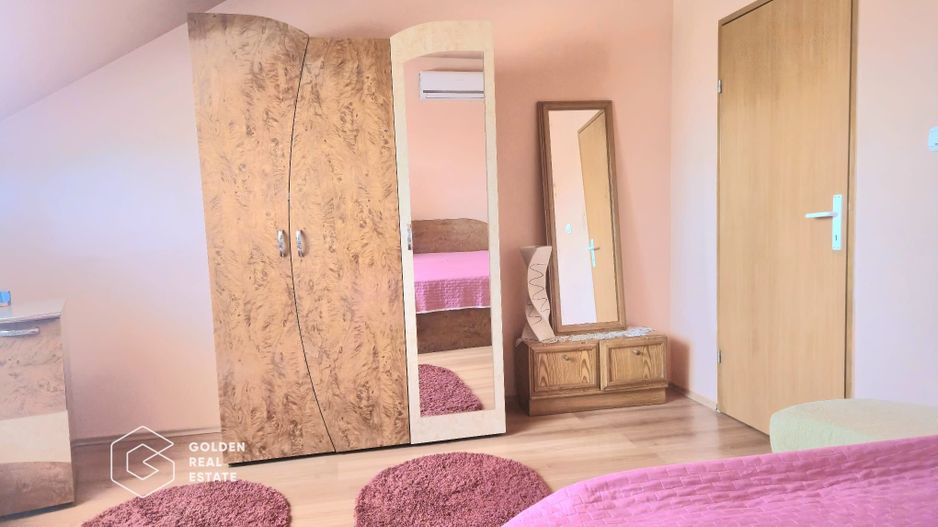 Casa spatiosa cu 5 camere, garaj si gradina, zona Gradiste - Poză 12