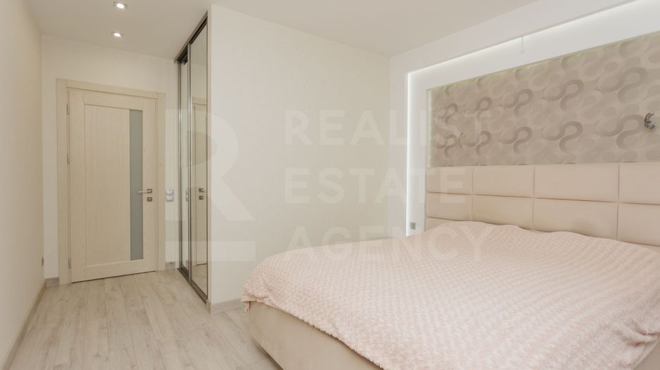 Vânzare 3 dormitoare separate, living generos și debara la etaj CADOU - Poză 9