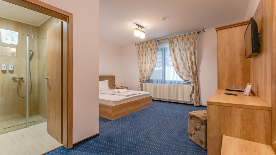 Pensiune Râșnov, 13 camere plus locuință proprietar, zonă Cetate - Poză 22