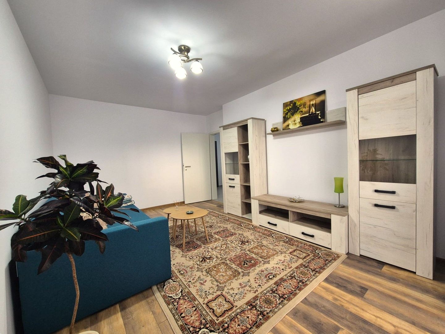 Apartament decomandat la prima inchiriere, ideal pentru un cuplu. - Poză 3