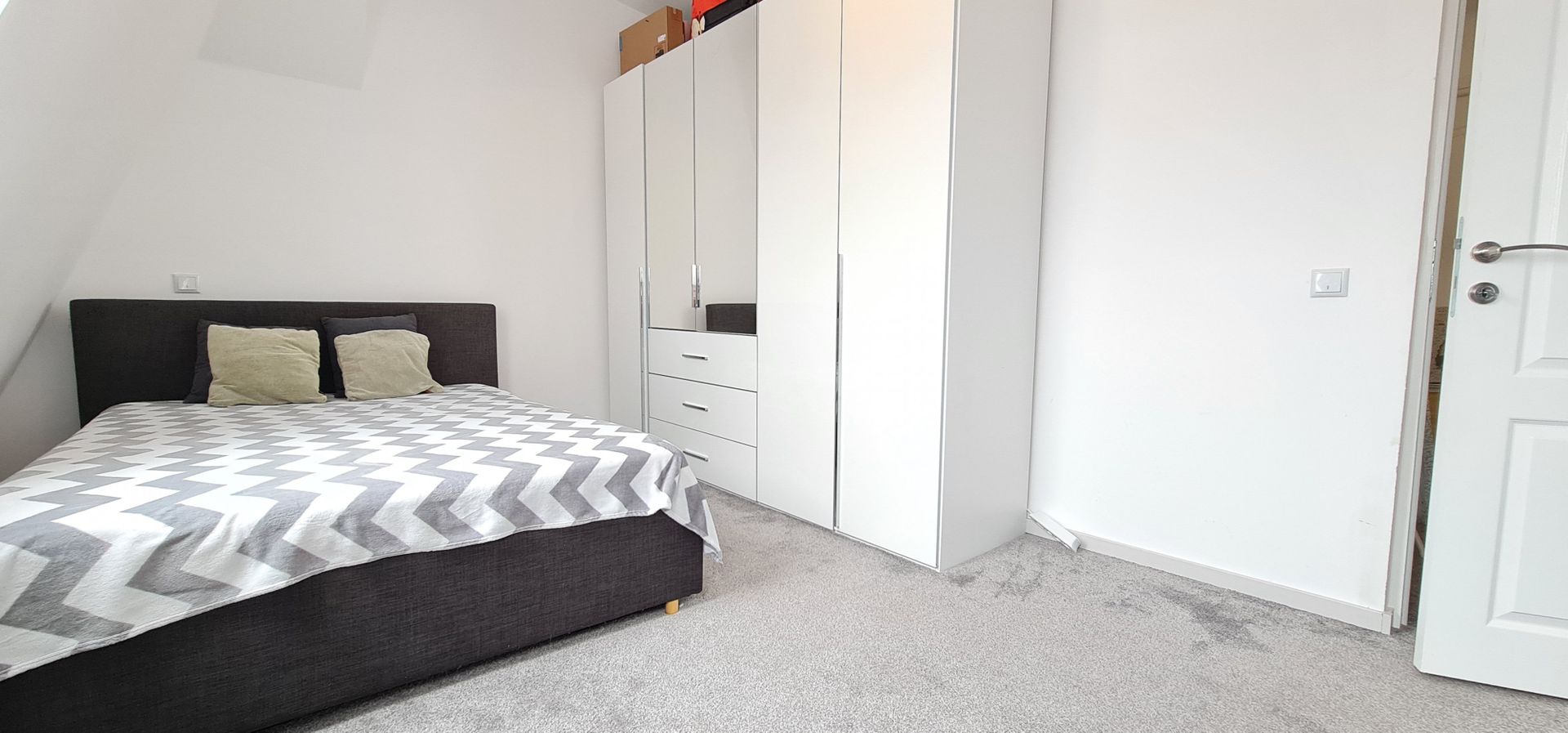 Casa 4 camere finalizata mobilata utilata cartier Izvor Tarlungeni - Poză 13