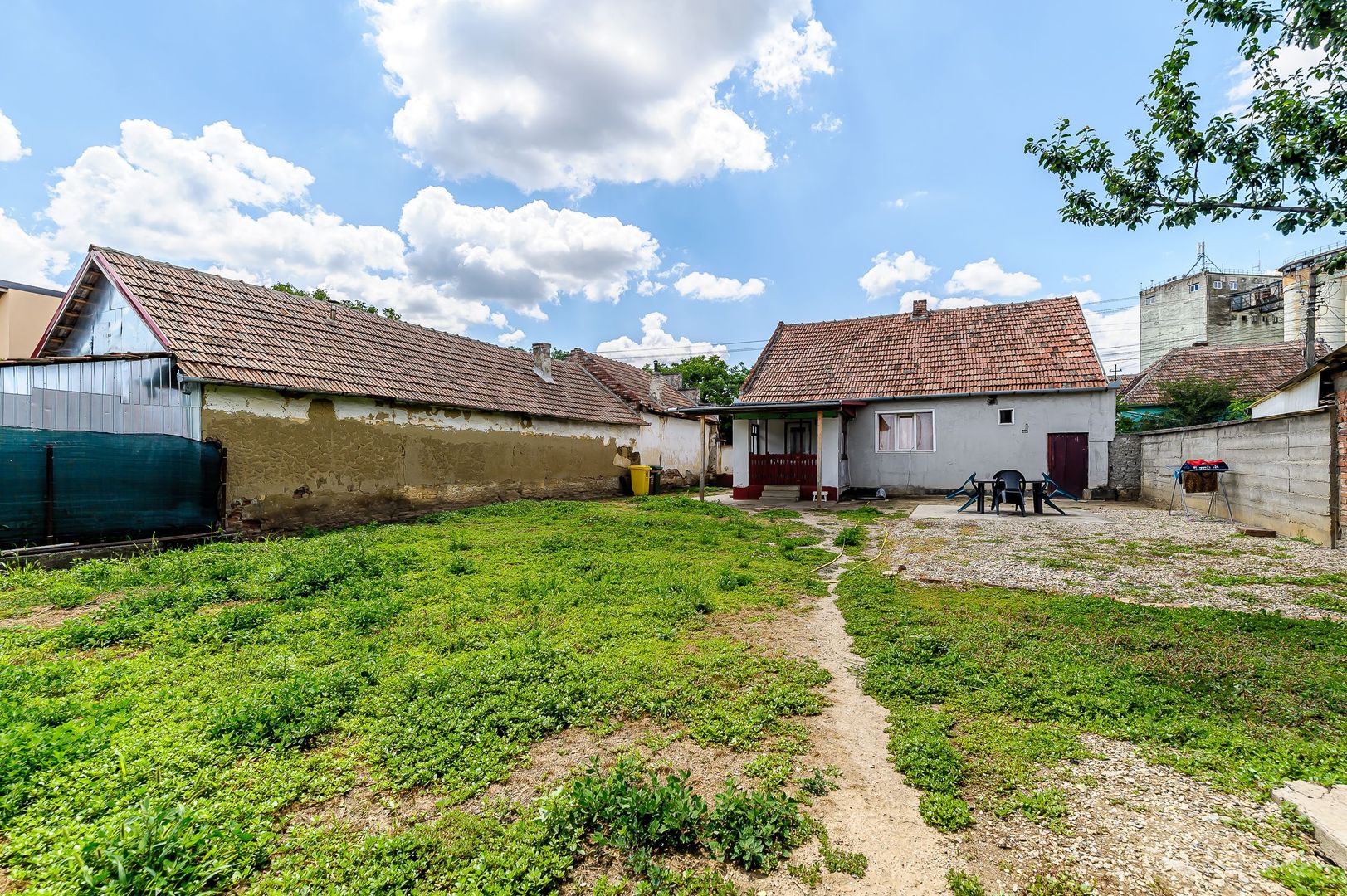 Ofertă rară! Casă cu teren generos în Poltura! - Poză 2