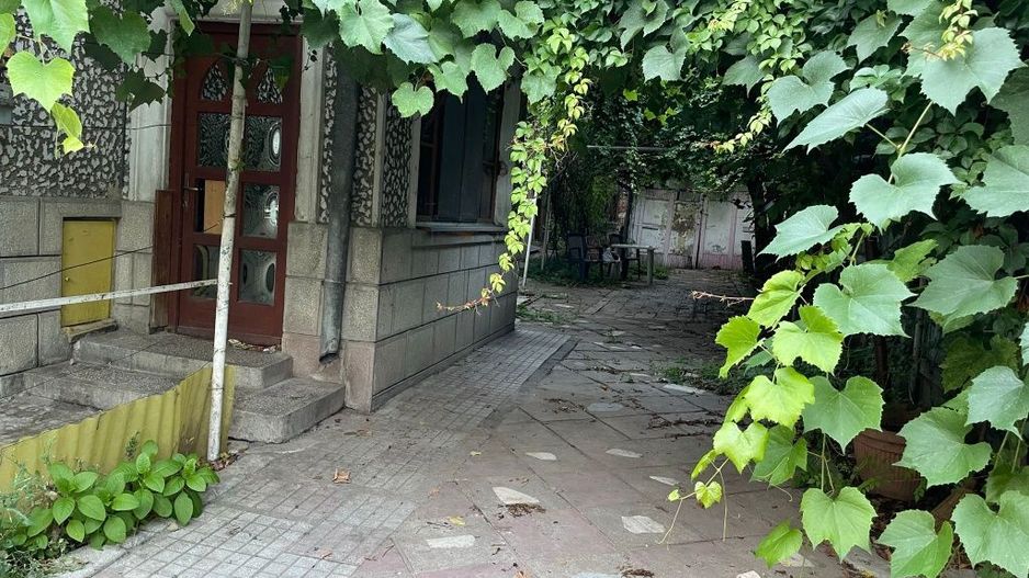 De vanzare teren si casa demolabila | 340 mp | Central - Poză 4