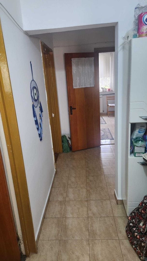 Vanzare Apartament 3 camere, 64 mp, centrală proprie, boxă 17 mp, lângă metrou - Poză 3