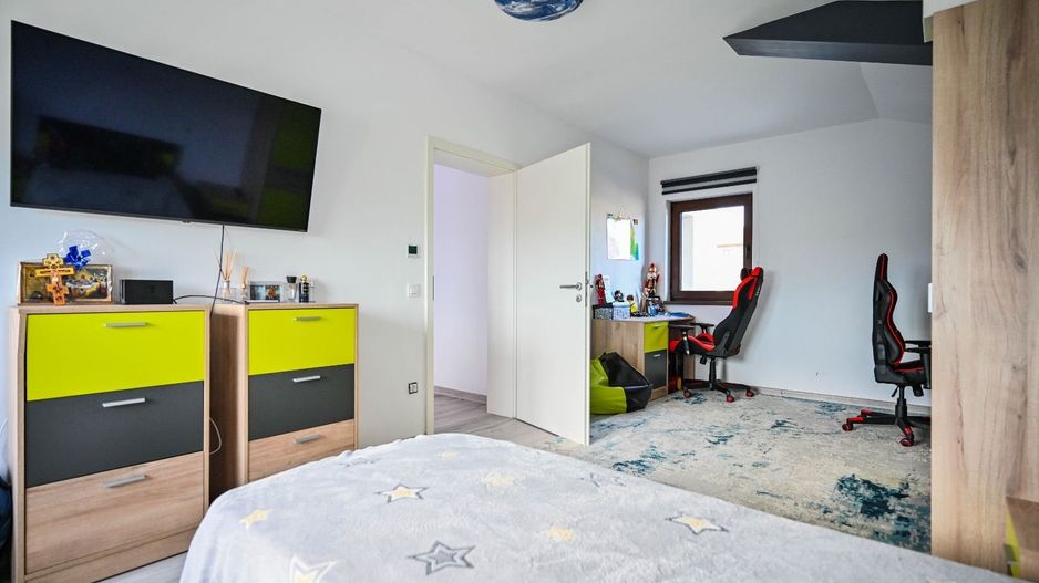 Casa individuală de vânzare Sânpetru, 5 camere, garaj, foișor, curte - Poză 13