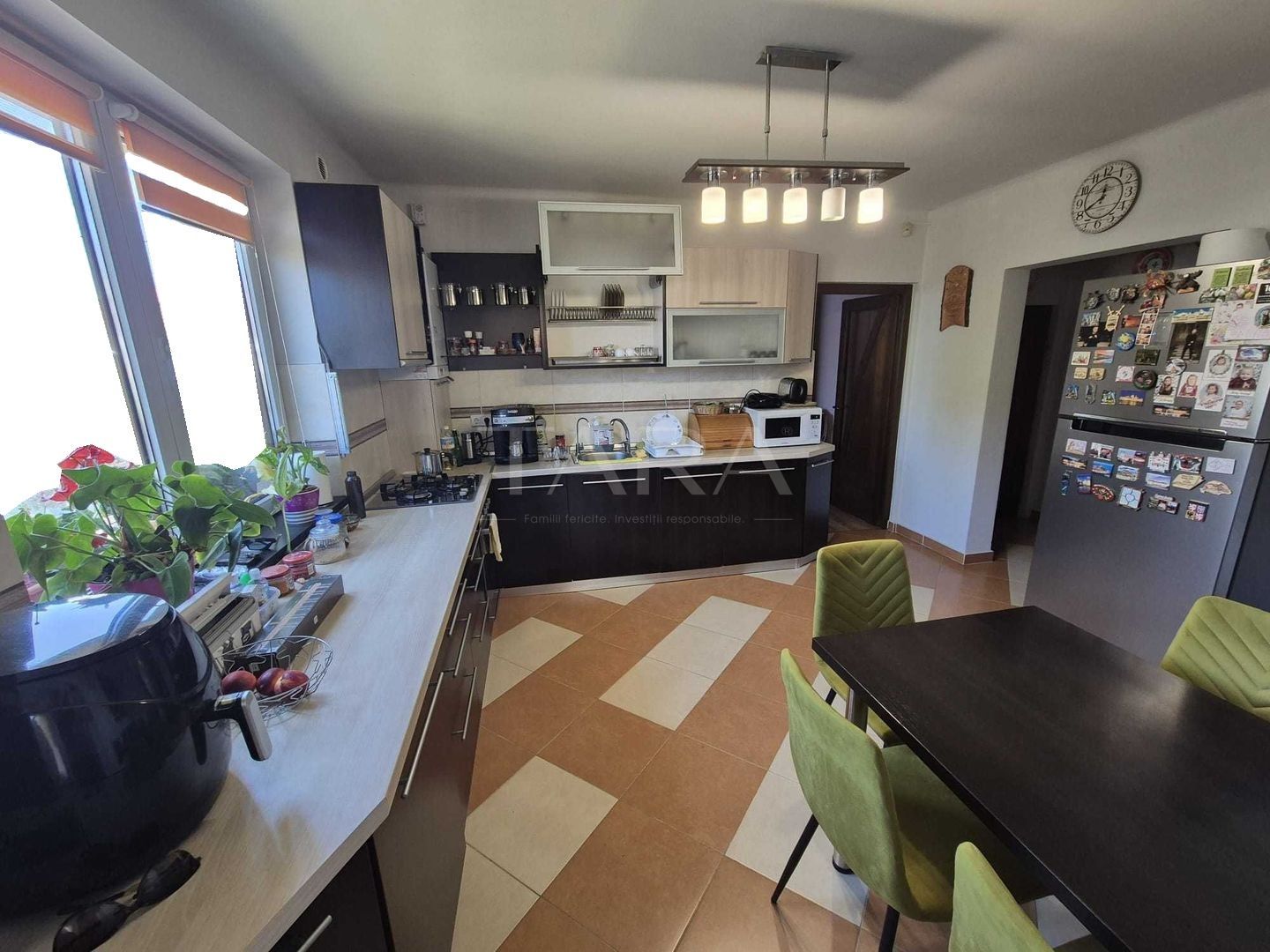 Casă cu grădină generoasă, perfectă pentru familie - Luna de Sus. - Poză 1