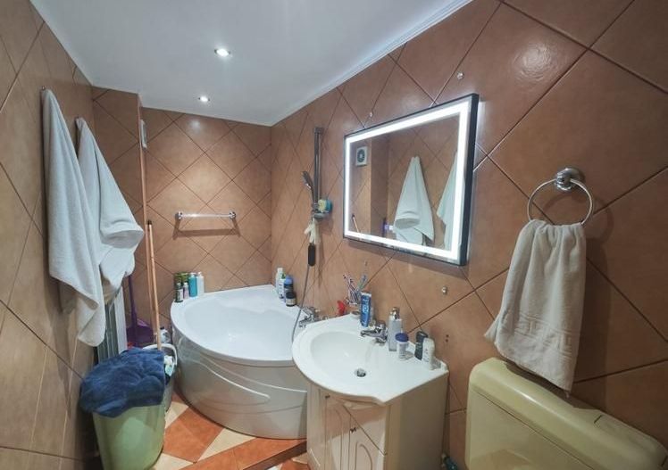 Vanzare Apartament 2 camere , 65mp, bloc 1990– 2 minute Metrou Costin Georgian - Poză 12