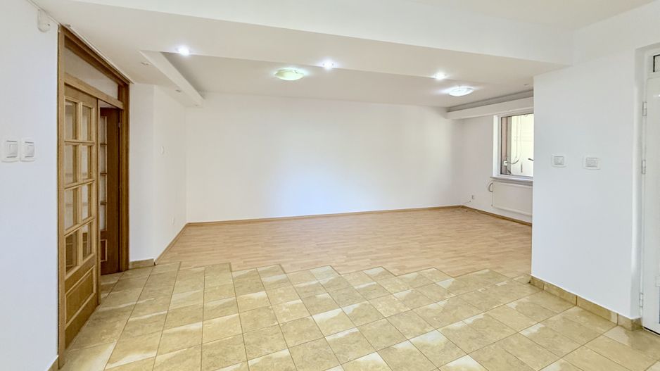 Casă practică, cu curte și parcare, în zona centrală - Parcul Carol - Poză 6