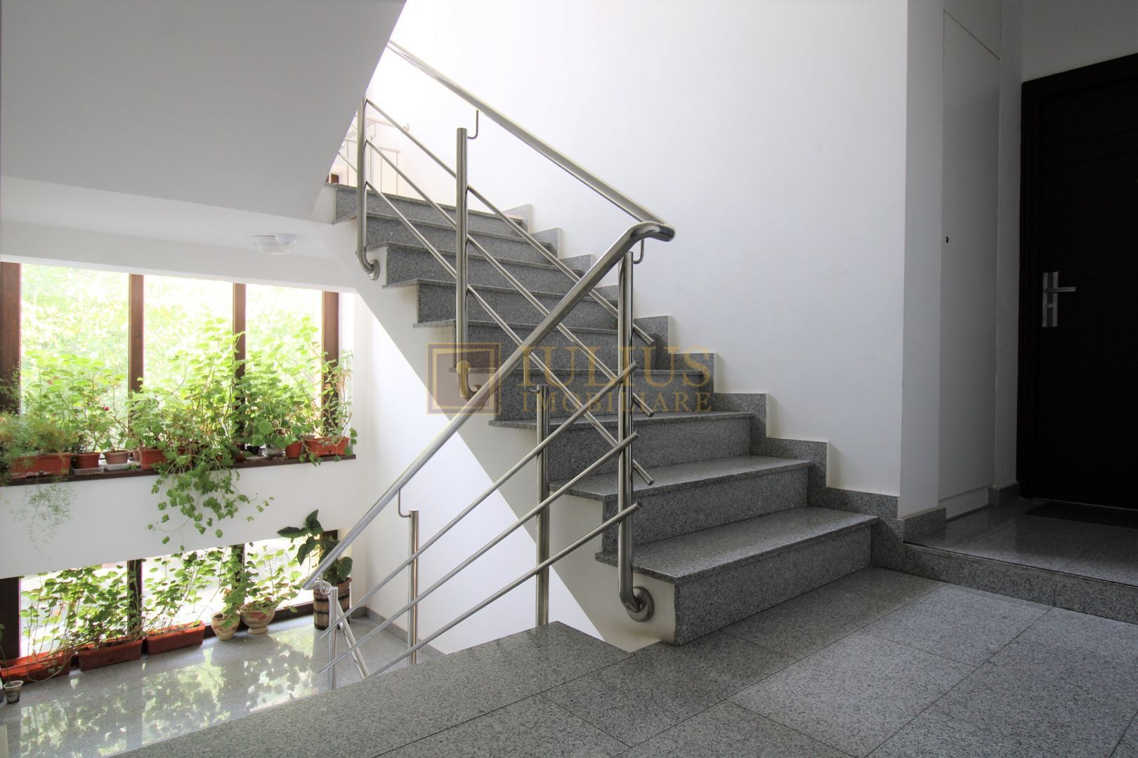 Centrala proprie, bucatarie inchisa si balcon spatios; posibilitate decontare - Poză 15