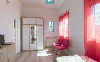 Casă cu 7 camere și teren generos în Șofronea - Poză 11