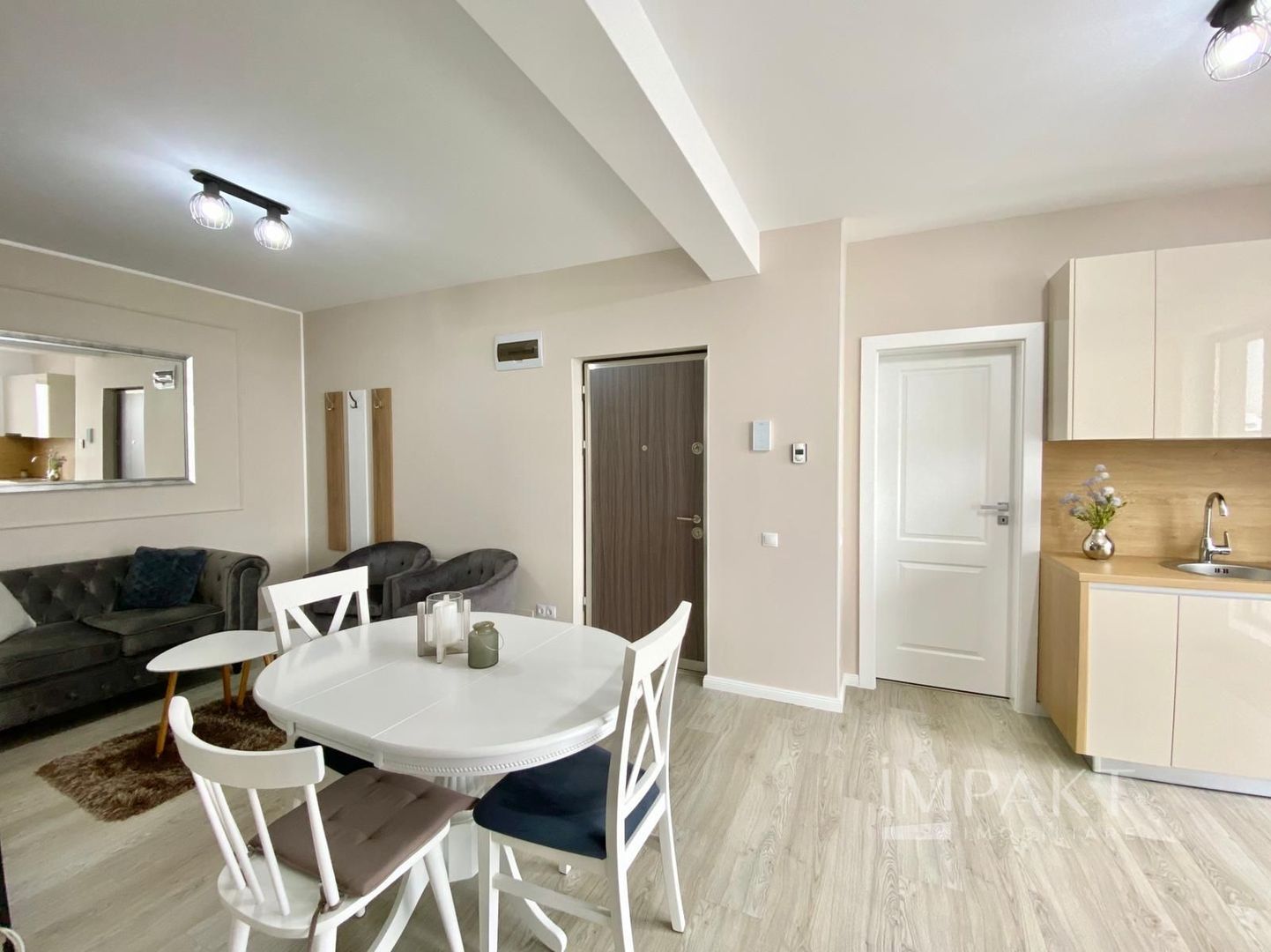 Apartament 3 camere aflat la 2 pași de UMF! Disponibil din 1 August - Poză 4