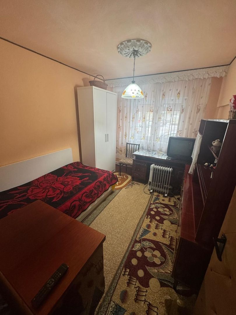 Apartament 4 camere de vânzare – zonă Școala 8 - Poză 14