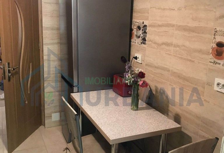 Ofer spre închiriere apartament cu 2 camere - Poză 3