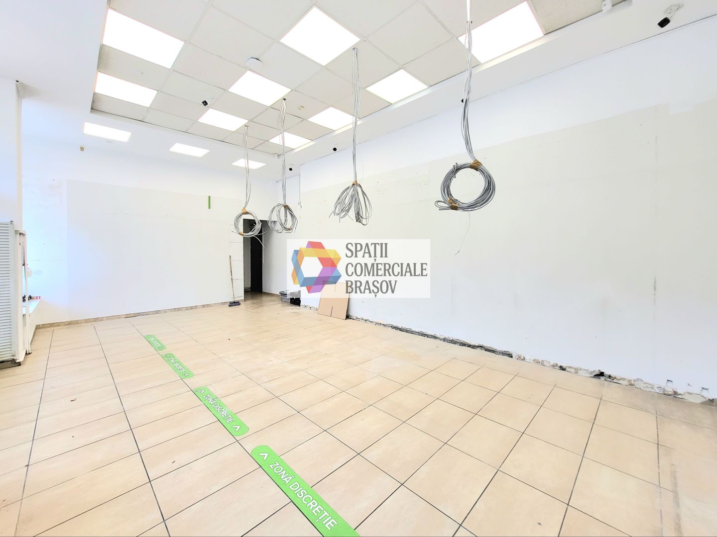 Spatiu comercial cu super vad- 250 mp - Poză 1
