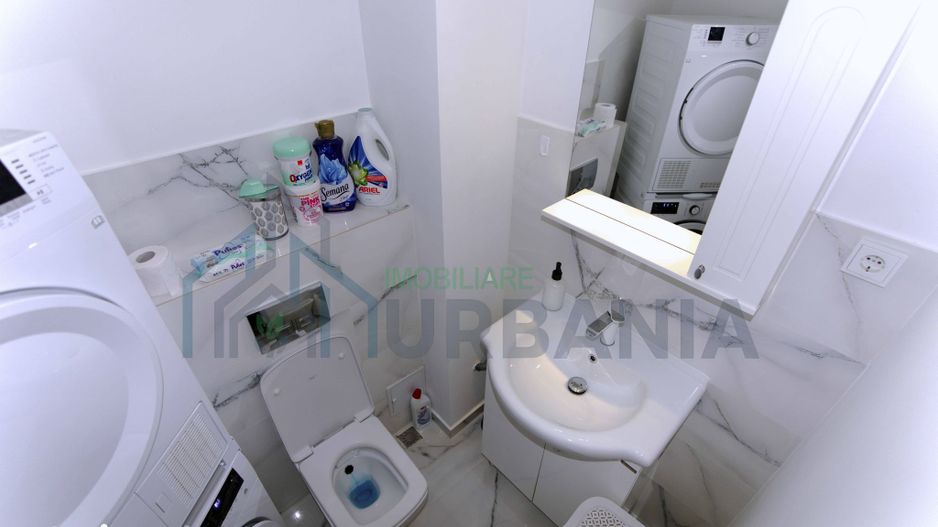 Apartament spatios renovat, Podu Iloaiei - 4 camere, pret 150.000 EUR - Poză 12