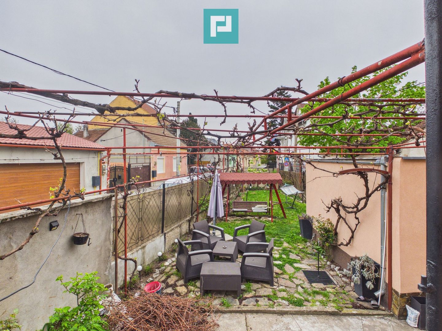 Casă la curte, 65 mp utili, 2 camere, curte mare - Poză 7