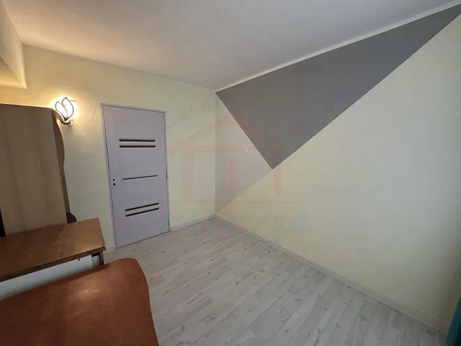 Vanzare apartament cu 3 camere, zona Micro 21, suprafata 76 mp. - Poză 3