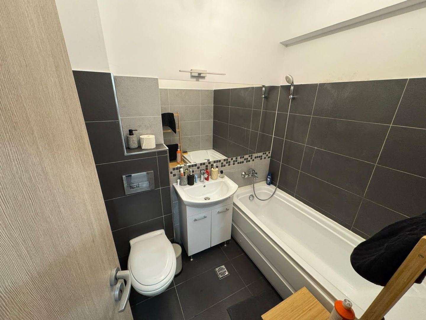 3 camere Semidecomandat | 2 bai | Parcare | Mobilat Utilat | Curte - Poză 14