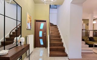 Casa, Curte Comuna, Zona Centrală!! - Poză 2